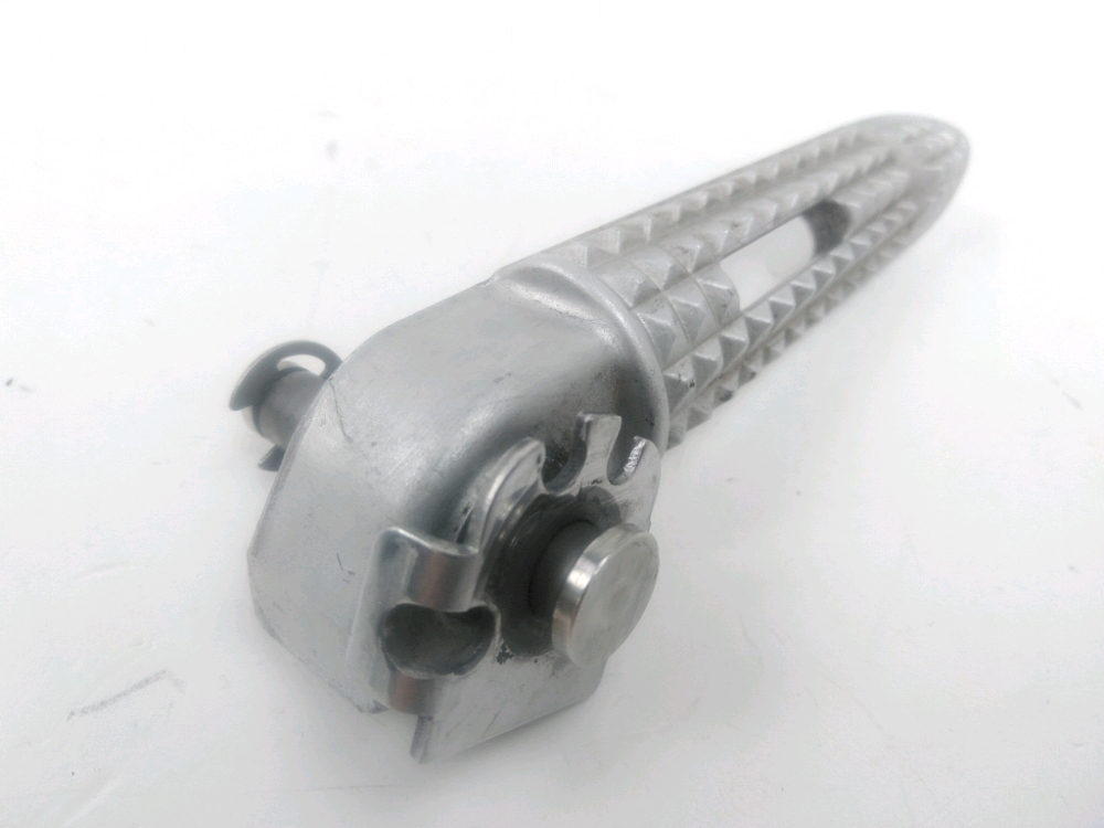 Repose pieds arriere gauche