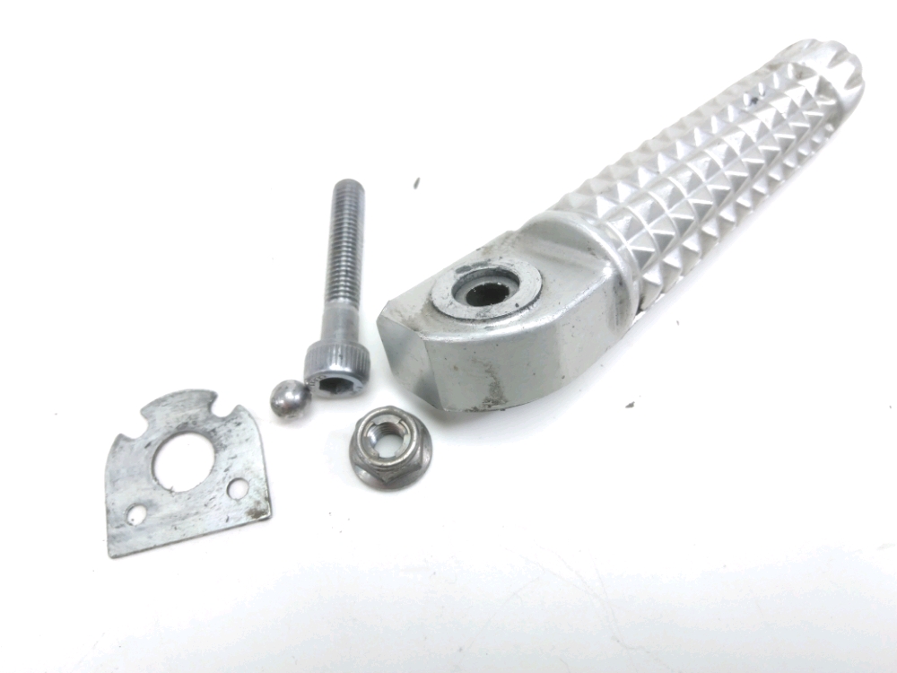 Repose pieds arriere droit