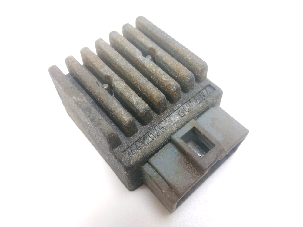 REGULATEUR DE TENSION