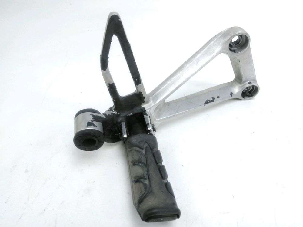 PLATINE ET REPOSE PIEDS ARRIERE DROIT