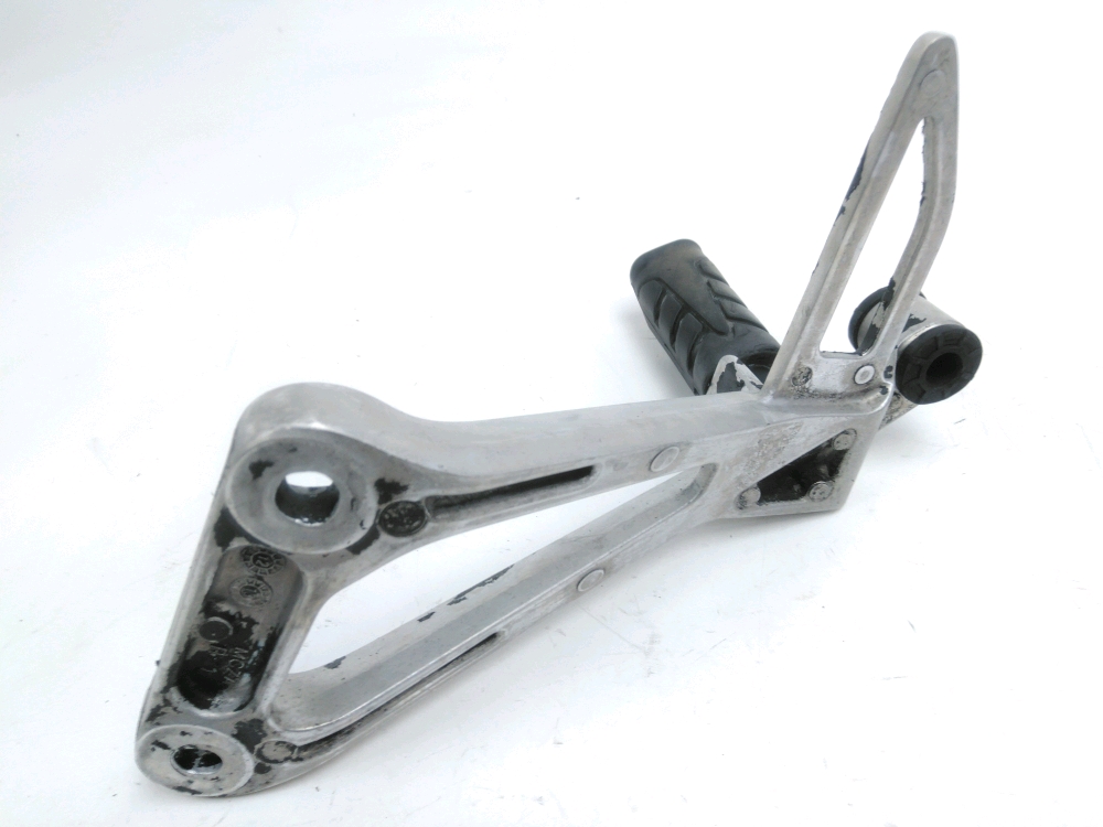 PLATINE ET REPOSE PIEDS ARRIERE DROIT