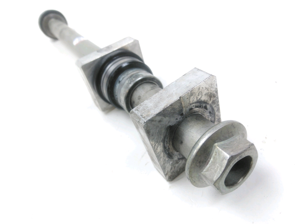 AXE DE ROUE ARRIERE