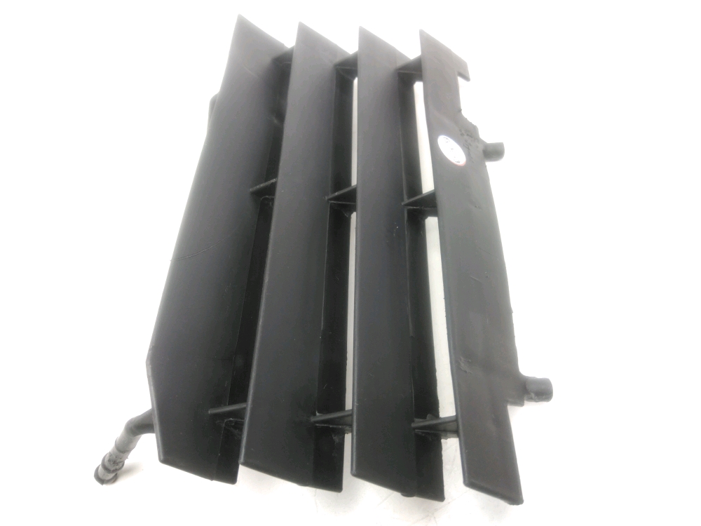 GRILLE DE RADIATEUR