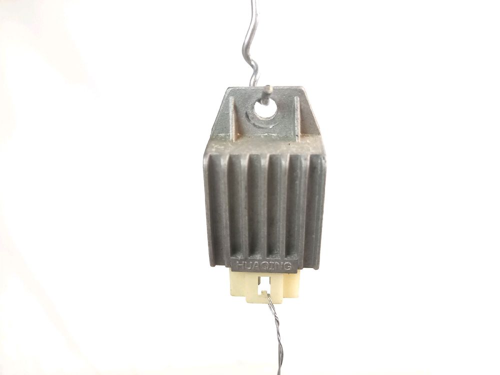 Yiying Algemeen VOLTAGE REGULATOR