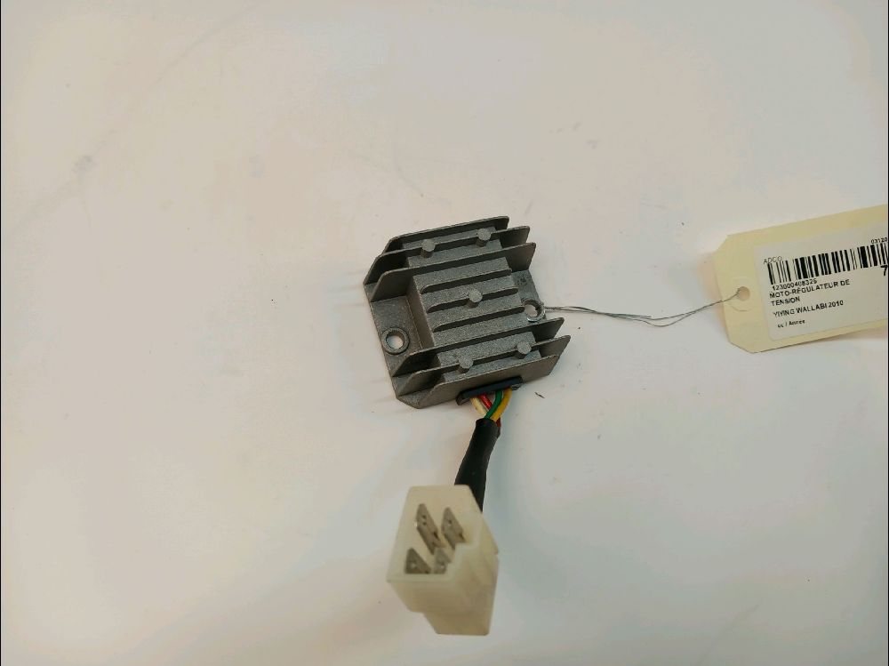 Yiying Algemeen VOLTAGE REGULATOR