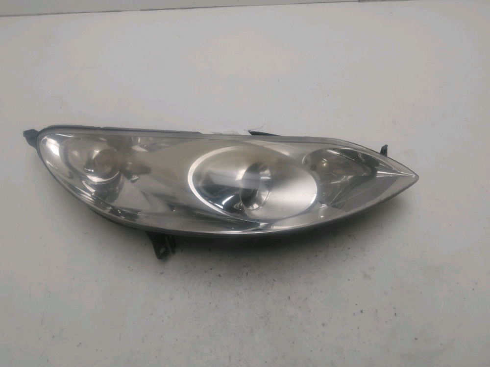 Peugeot 407 (6D) Sedan 2.0 HDiF 16V (DW10CTED4(RHH)) KOPLAMP RECHTS  2010  620690