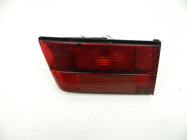 Feu arrière intérieur gauche