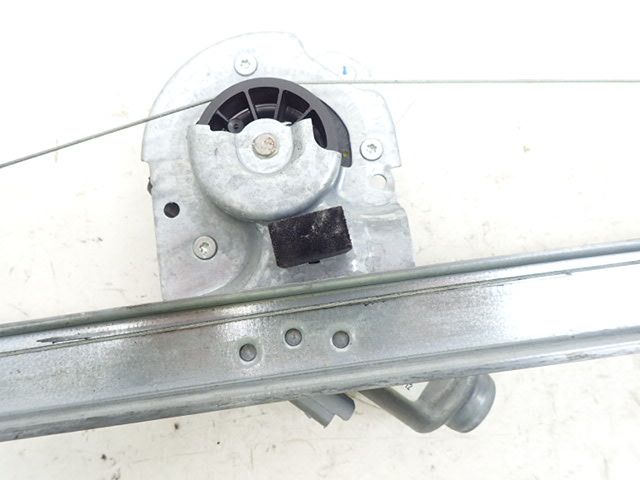 Lève-vitre électrique avant droit