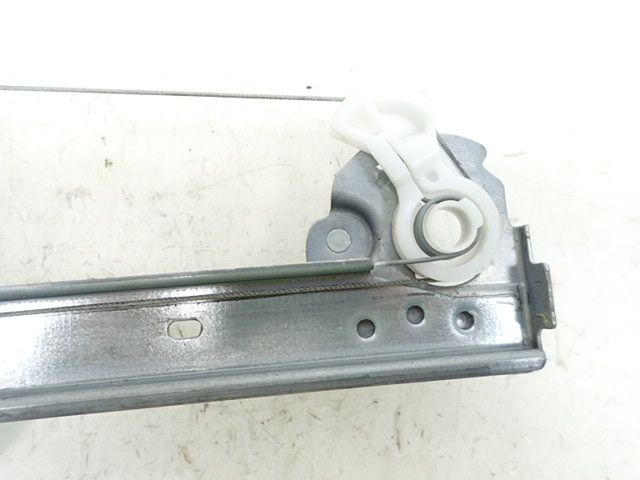 Lève-vitre électrique avant droit