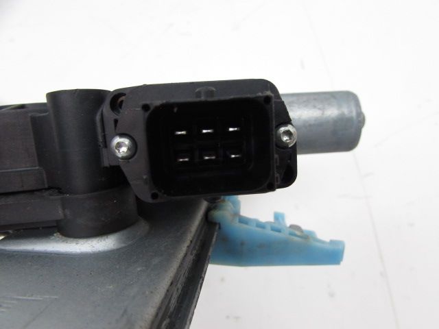 Lève-vitre électrique avant gauche