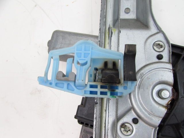 Lève-vitre électrique avant gauche