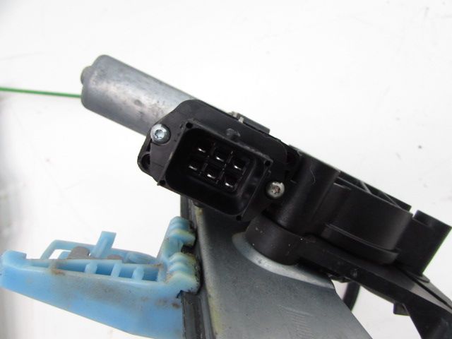 Lève-vitre électrique avant droit