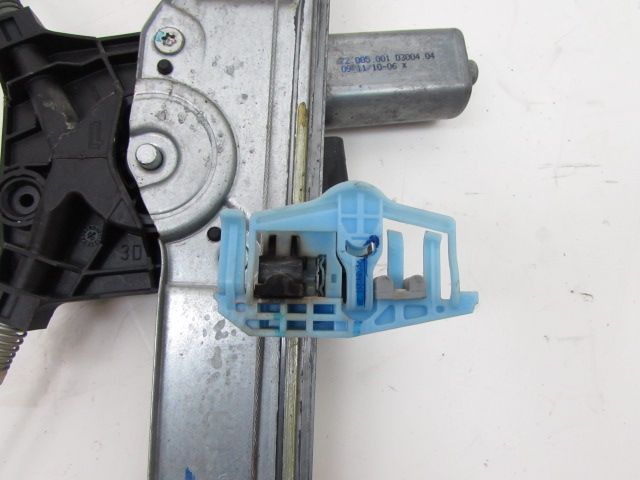 Lève-vitre électrique avant droit