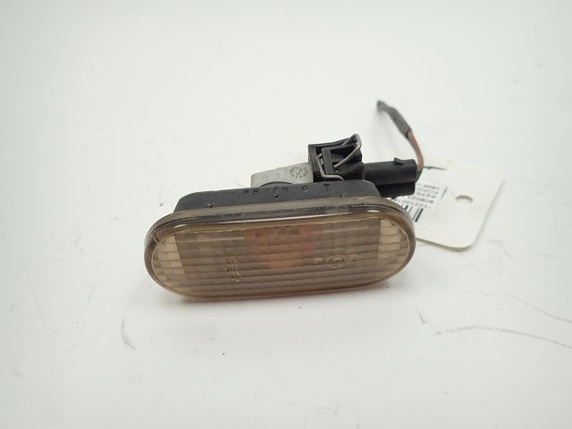 Repetiteur d'aile droit