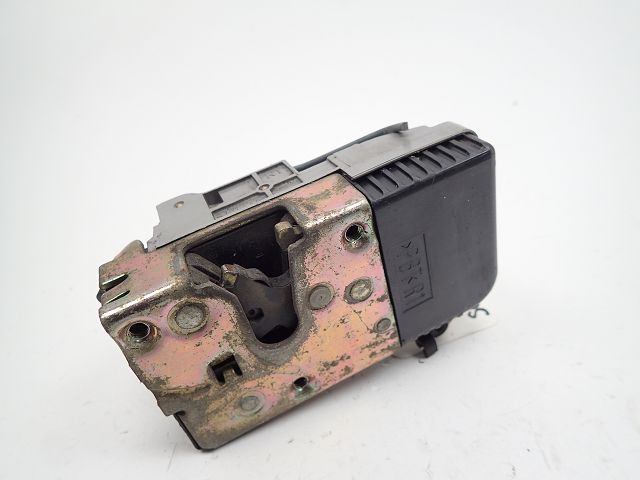 Serrure de porte avant droite