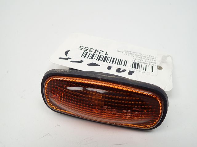 Repetiteur d'aile droit