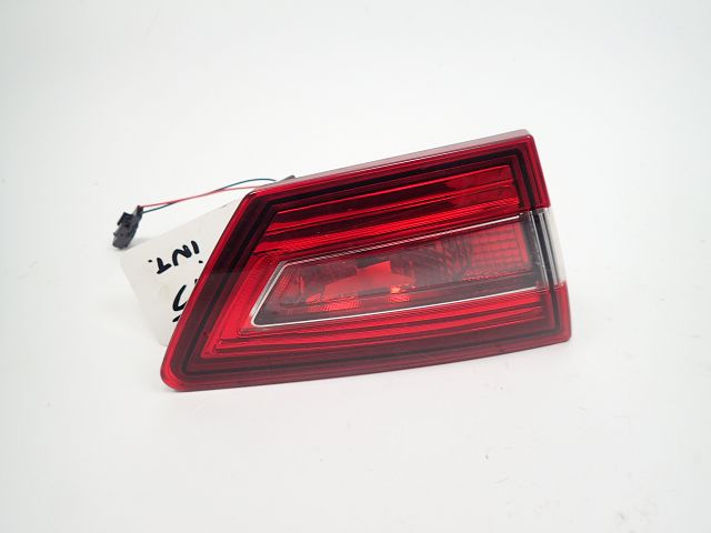 Feu arrière intérieur gauche