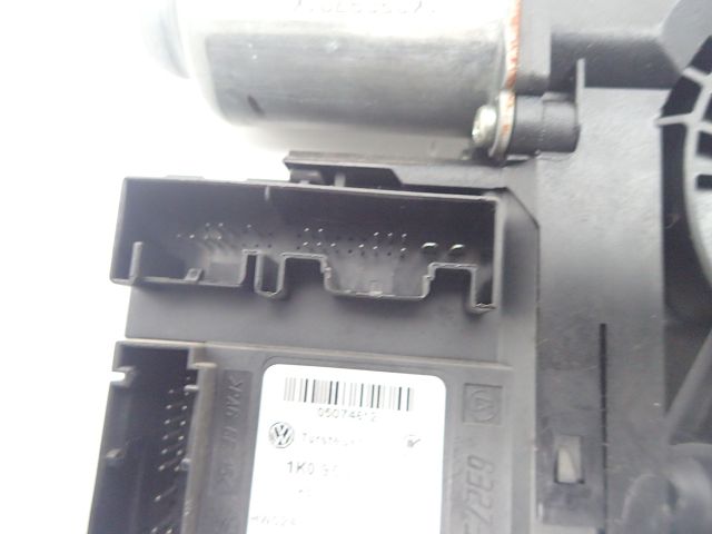 Lève-vitre électrique avant droit