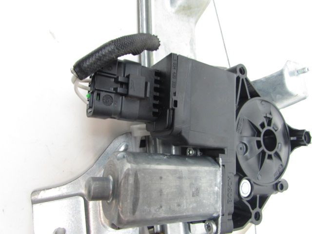 Lève-vitre électrique avant droit