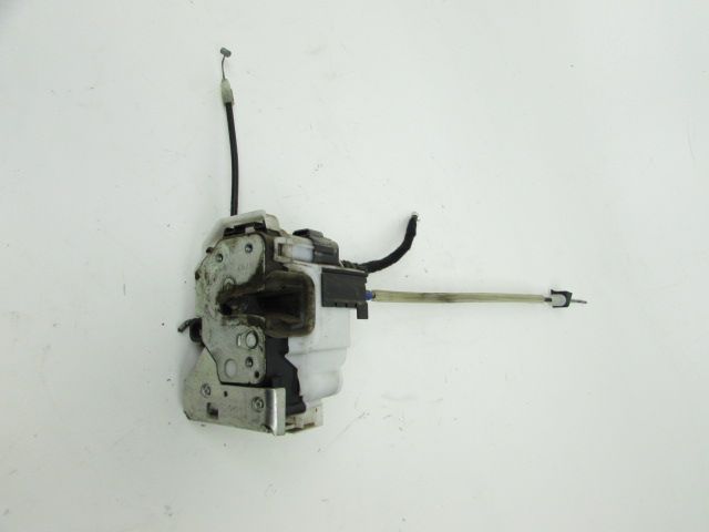 Serrure de porte avant gauche