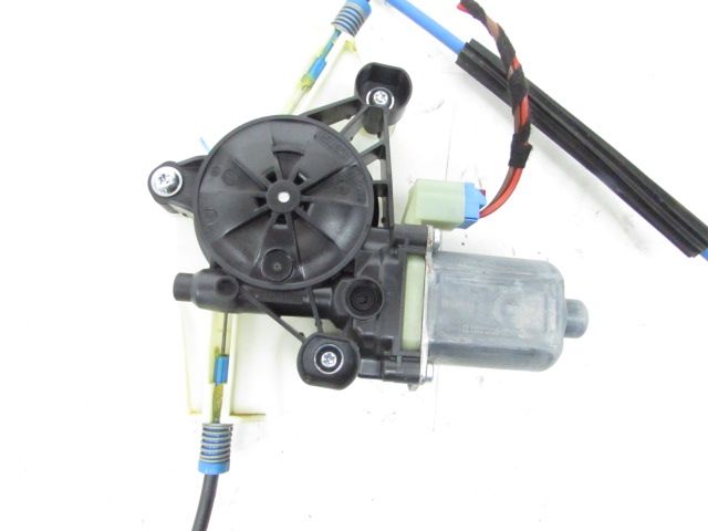 Lève-vitre électrique avant droit