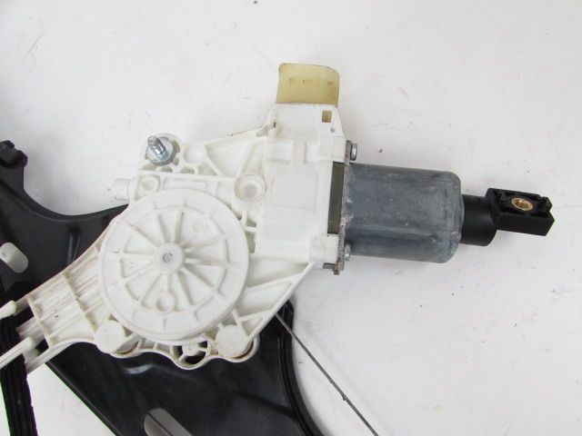 Lève-vitre électrique avant gauche