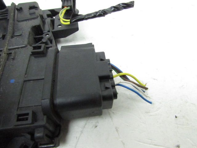 Serrure de porte avant droite