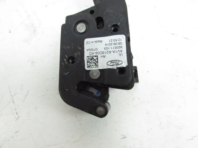 Serrure de porte avant droite