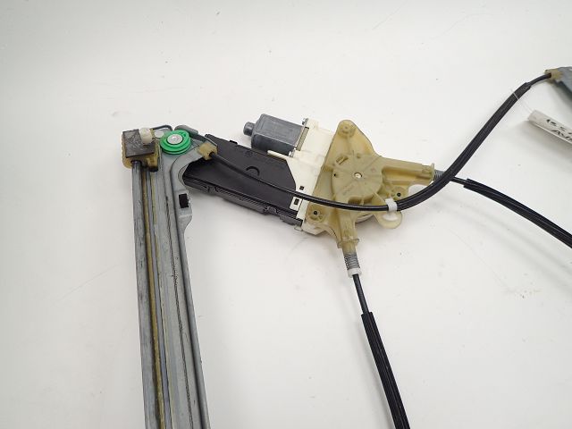 Lève-vitre électrique avant gauche