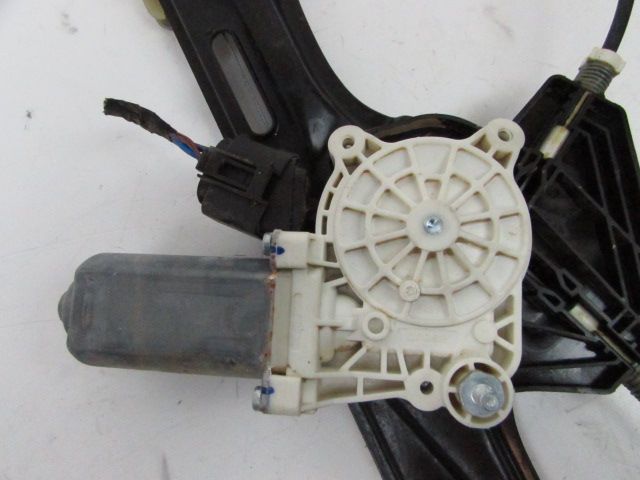 Lève-vitre électrique avant gauche