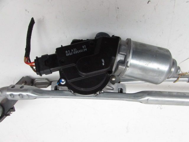 Mécanisme + moteur d'essuie glace avant