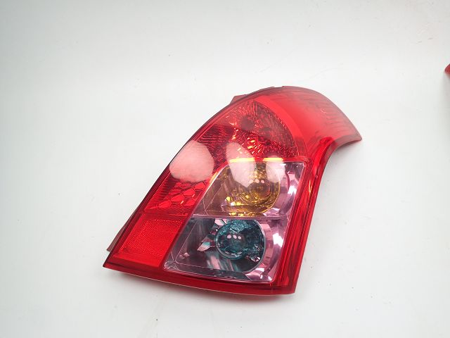 Feu arrière droit