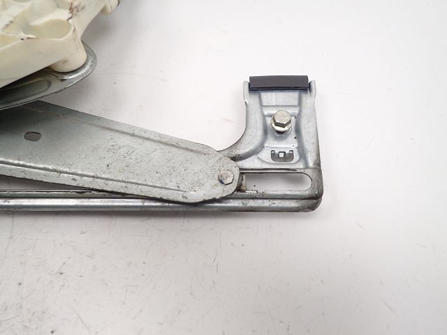 Lève-vitre électrique avant gauche