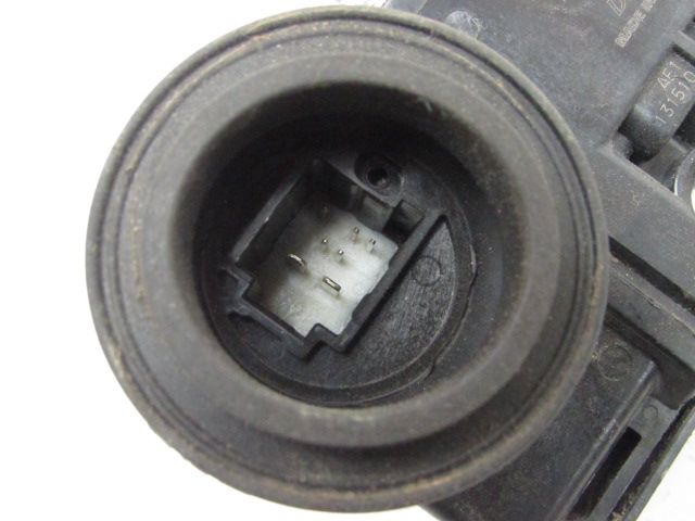 Lève-vitre électrique avant droit