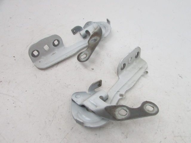 Jeu de charnières de capot