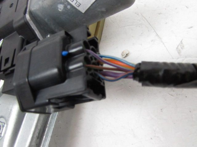 Lève-vitre électrique arrière droit