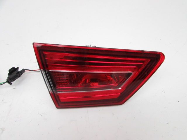 Feu arrière intérieur gauche