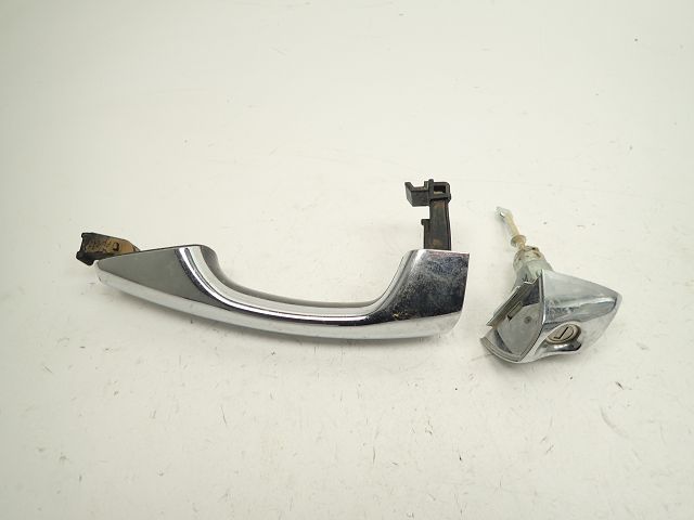 Poignee exterieure avant gauche