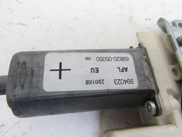 Lève-vitre électrique avant gauche