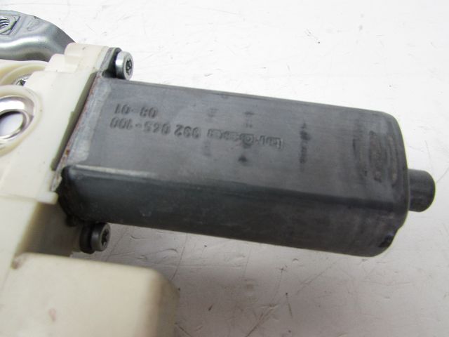 Lève-vitre électrique avant gauche