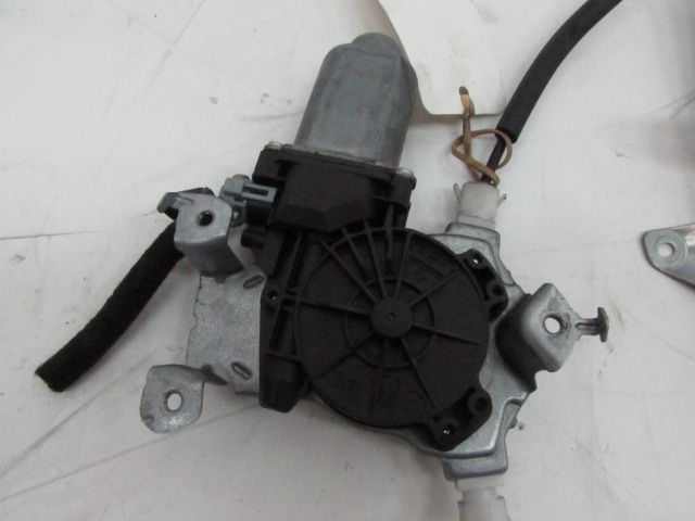 Lève-vitre électrique avant droit