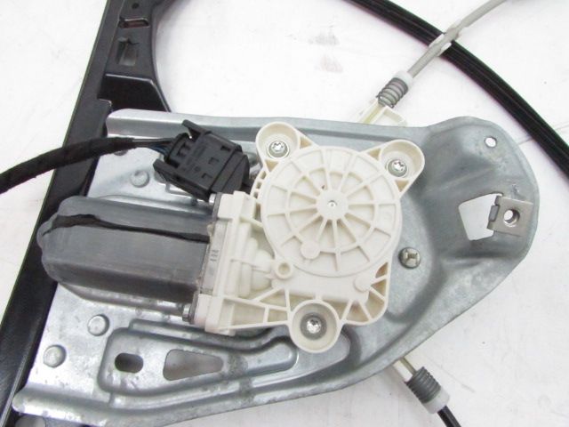 Lève-vitre électrique avant droit