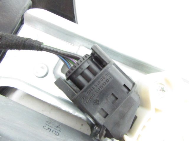 Lève-vitre électrique avant droit