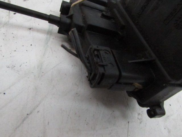 Serrure de porte arrière gauche