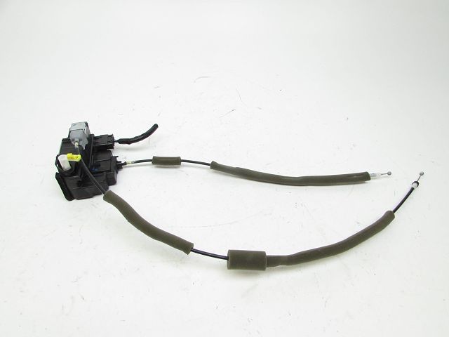 Serrure de porte avant gauche