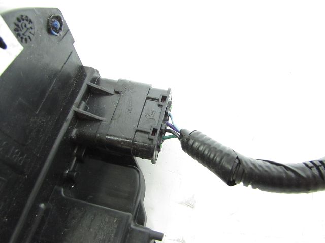 Serrure de porte avant gauche