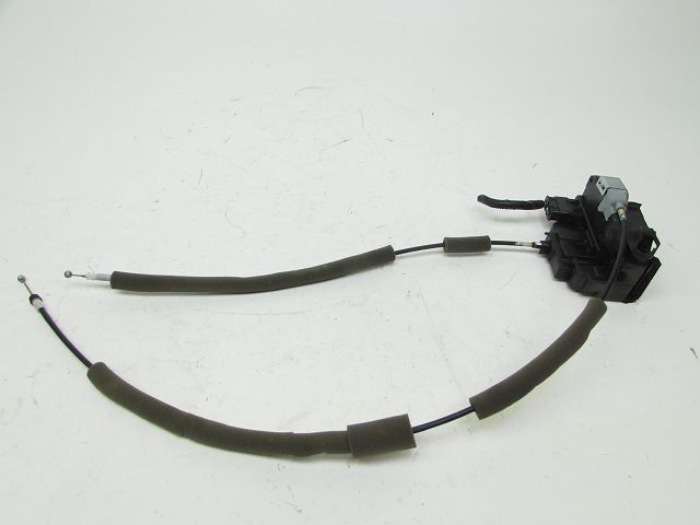 Serrure de porte avant droite