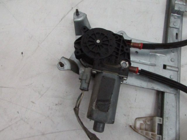 Lève-vitre électrique avant droit