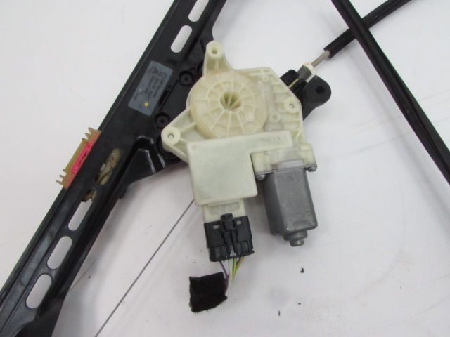 Lève-vitre électrique avant droit