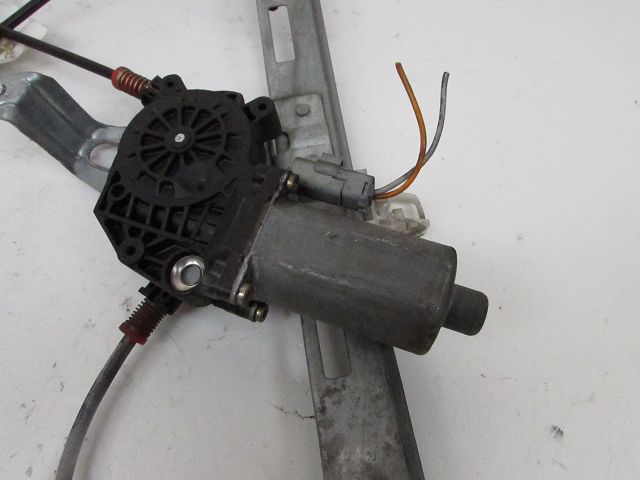 Lève-vitre électrique avant gauche